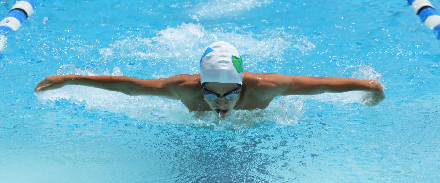 swimmer coming out of water doing laps